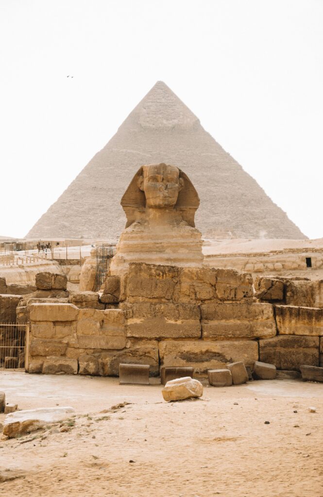 Viajes Personalizados y a Medida Iconic view of the Sphinx with the Pyramid of Khafre in Giza, Egypt.